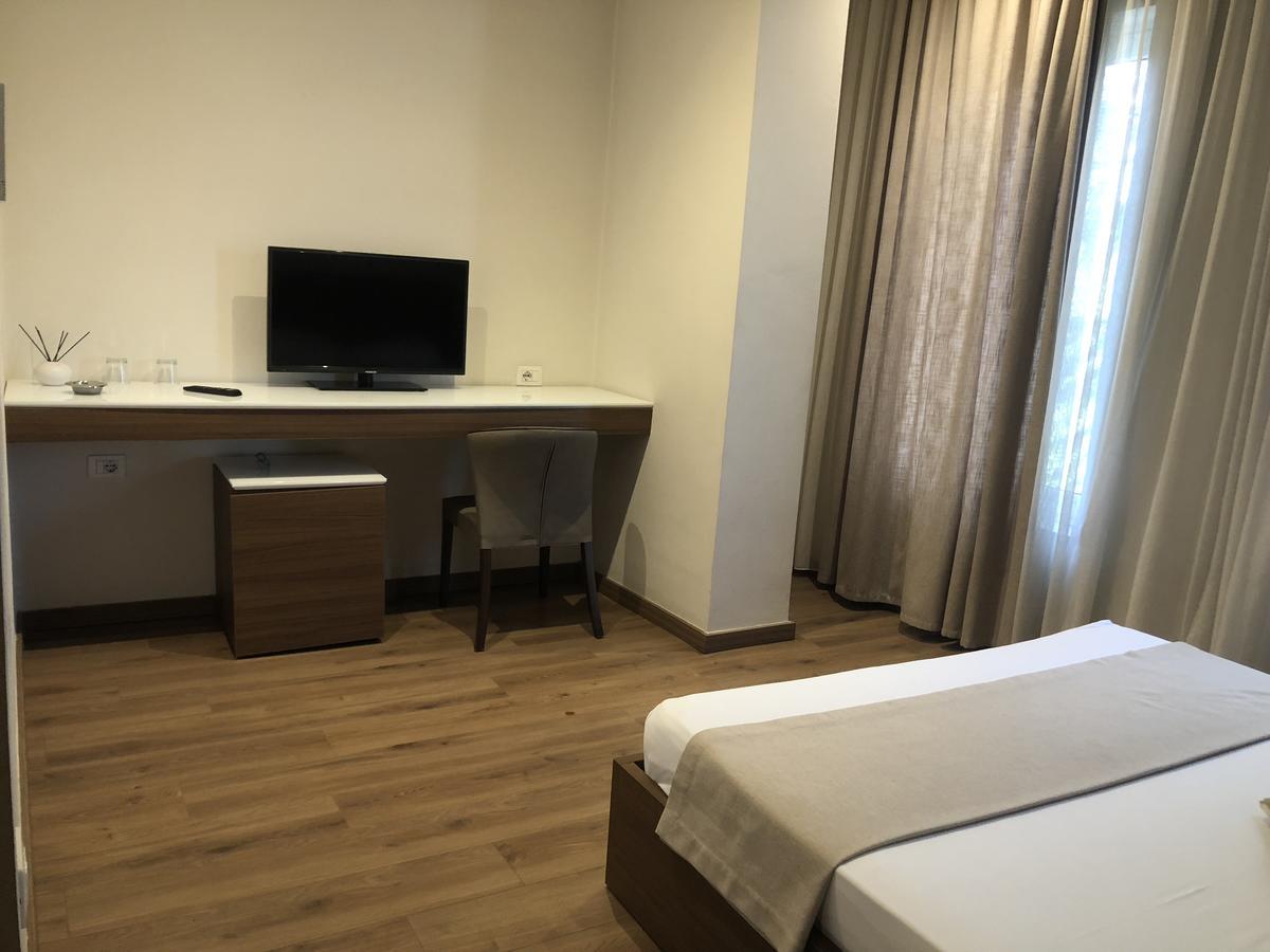 Soleo Hotel Tirana Exterior photo
